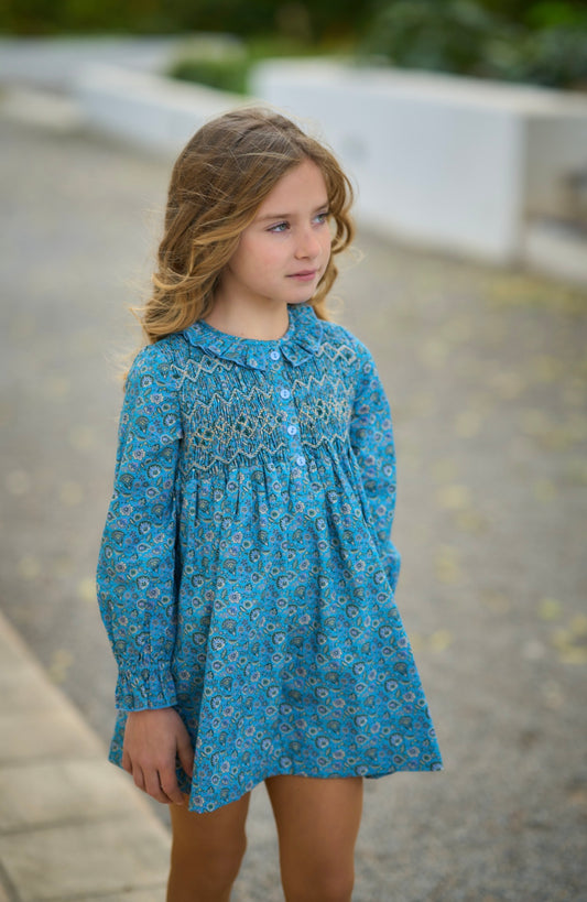 Vestido Azul Francia con Flores Nido de Abeja